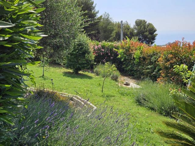Villa Indipendente in vendita a San Remo, Liguria