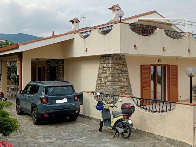 Villa Indipendente in vendita a San Remo, Liguria