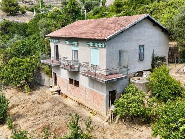 Villa Indipendente in vendita a San Remo, Liguria