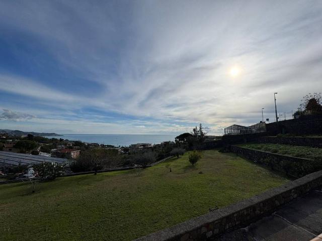 Villa Indipendente in vendita a San Remo, Liguria