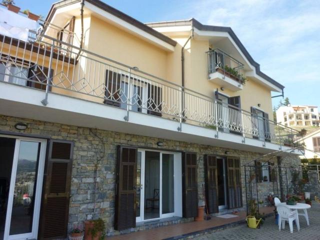 Villa Indipendente in vendita a San Remo, Liguria