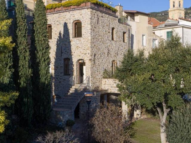 Villa Indipendente in vendita a San Remo, Liguria
