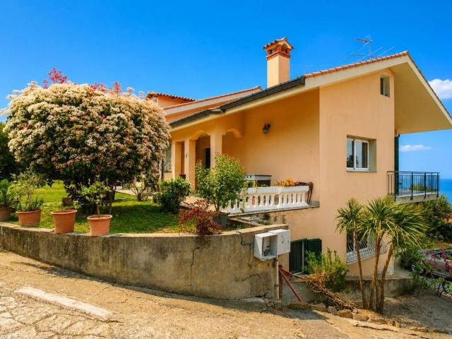 Villa Indipendente in vendita a San Lorenzo, San Remo