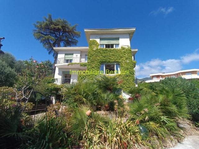 Villa Indipendente in vendita a San Remo, Liguria