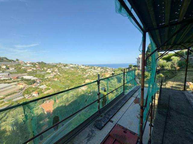 Villa Indipendente in vendita a San Remo, Liguria