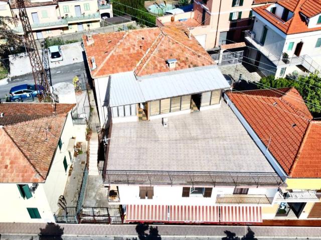 Villa Indipendente in vendita a San Remo, Liguria