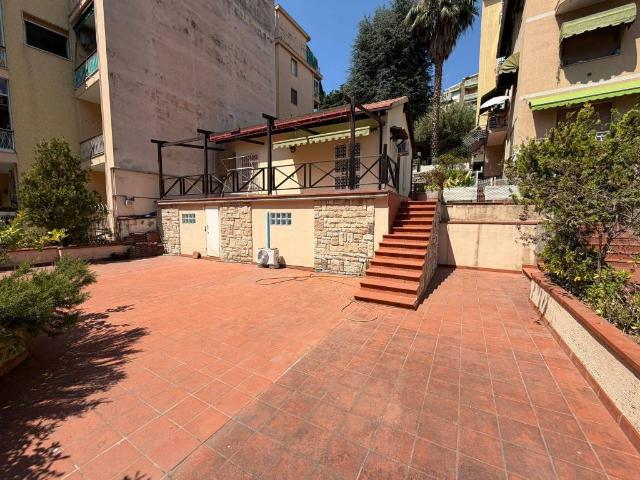 Villa Indipendente in vendita a San Remo, Liguria