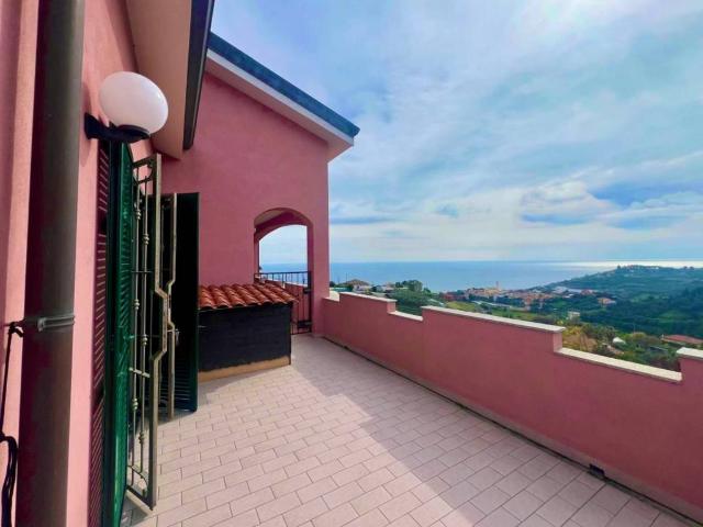 Villa Indipendente in vendita a San Remo, Liguria