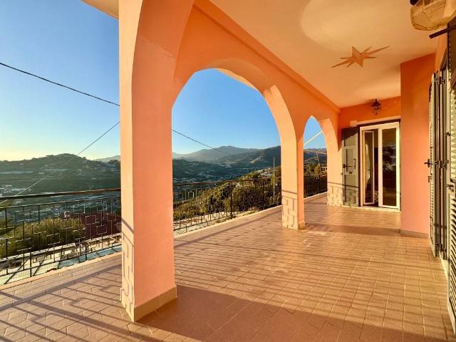 Villa Indipendente in vendita a San Remo, Liguria