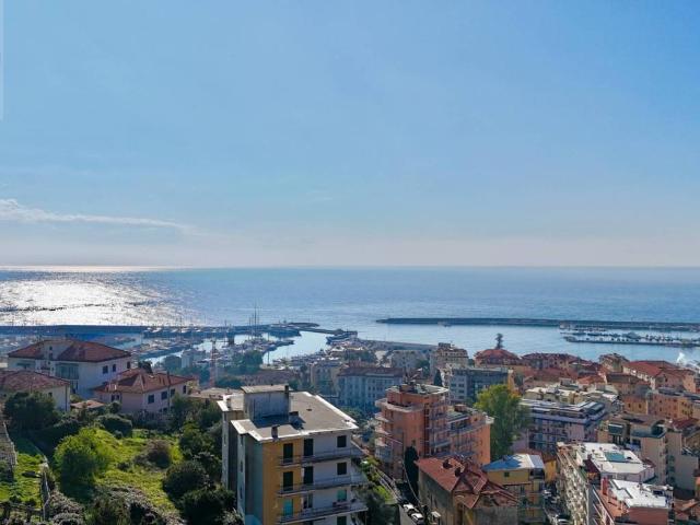 Villa Indipendente in vendita a San Remo, Liguria