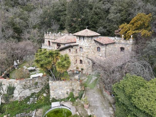 Villa Indipendente in vendita a Suseneo, San Remo