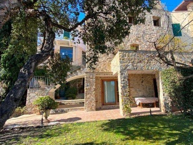 Villa Indipendente in vendita a San Remo, Liguria