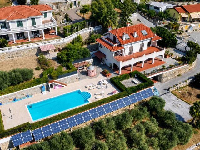 Villa Indipendente in vendita a San Remo, Liguria
