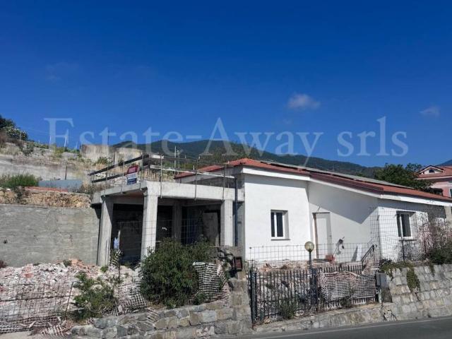 Villa Indipendente in vendita a San Remo, Liguria