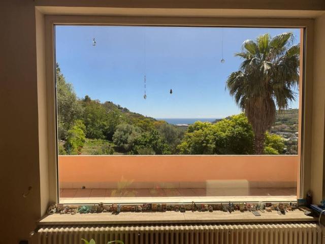 Villa Indipendente in vendita a San Remo, Liguria