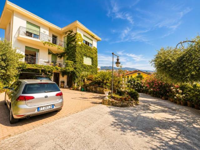 Villa Indipendente in vendita a San Remo, Liguria