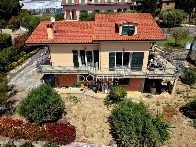Villa Indipendente in vendita a San Lorenzo, San Remo