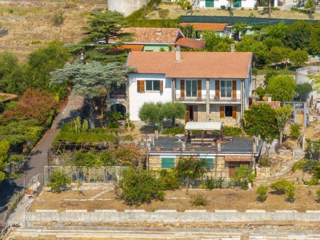 Villa Indipendente in vendita a San Remo, Liguria