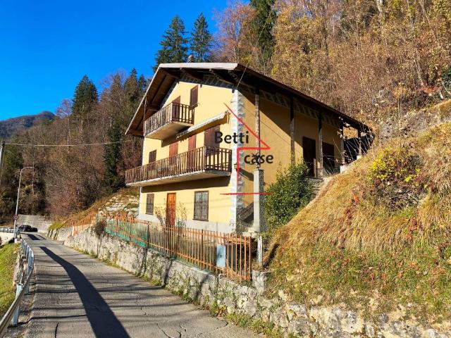 Villa Indipendente in vendita a Comunità Montana della Valle Brembana, Santa Brigida