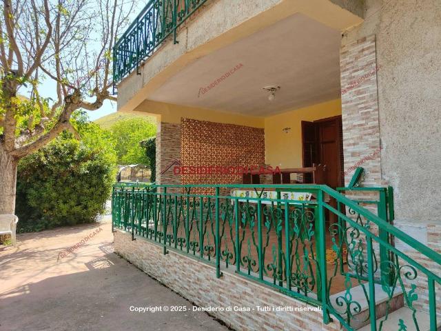 Villa Indipendente in vendita a Santa Cristina Gela, Sicilia