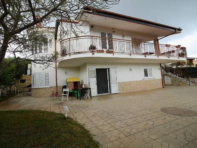 Villa Indipendente in vendita a Santa Flavia, Sicilia
