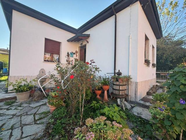 Villa Indipendente in vendita a Santa Giuletta, Lombardia