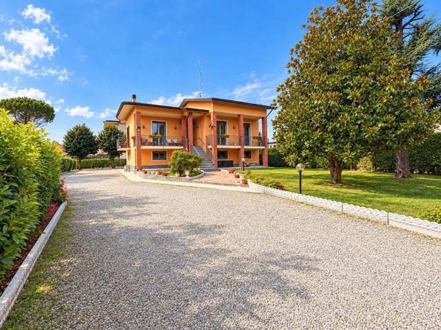 Villa Indipendente in vendita a Castello, Santa Giuletta