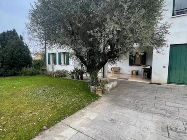 Villa Indipendente in vendita a Santa Giustina In Colle, Veneto