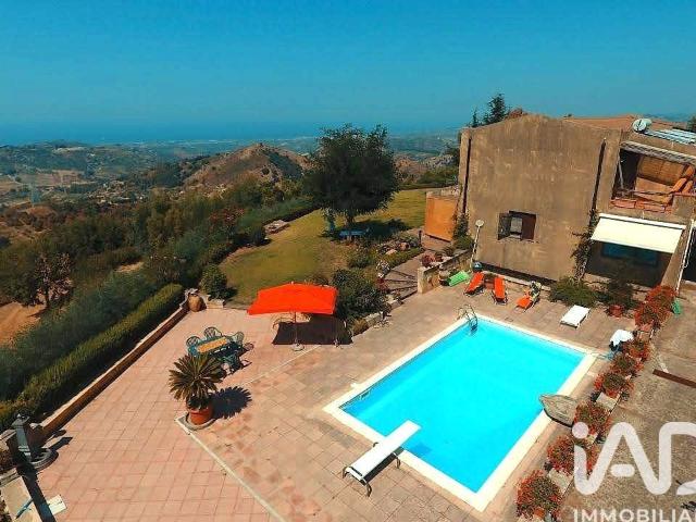 Villa Indipendente in vendita a Santa Lucia Di, Sicilia