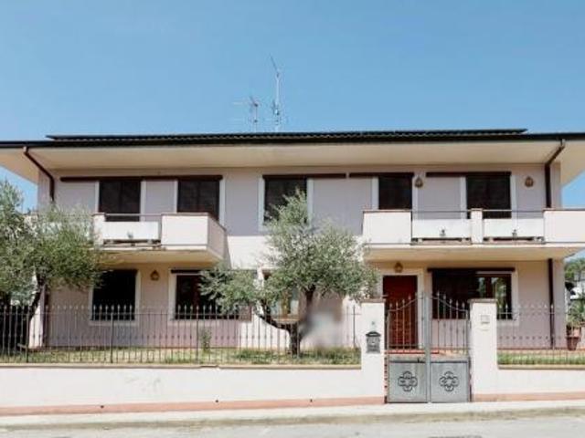 Villa Indipendente in vendita a Uzzano, Toscana