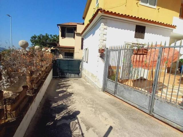 Villa Indipendente in vendita a Rosciano, Santa Maria A Vico