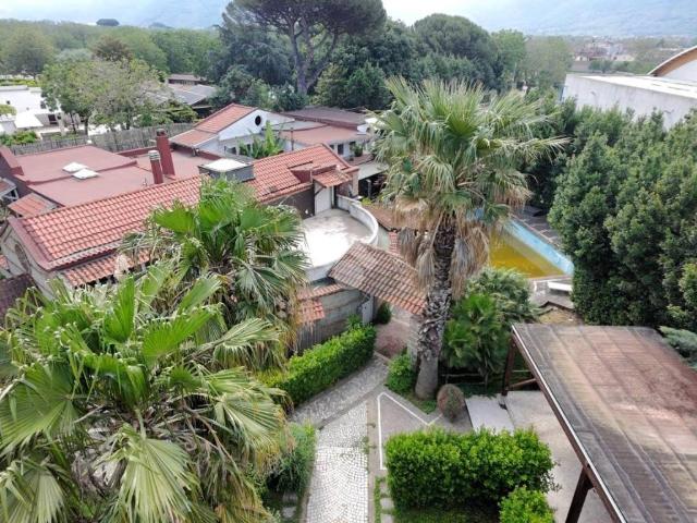 Villa Indipendente in vendita a Santa Maria A Vico, Campania