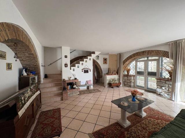 Villa Indipendente in vendita a Santa Maria Del Molise, Molise