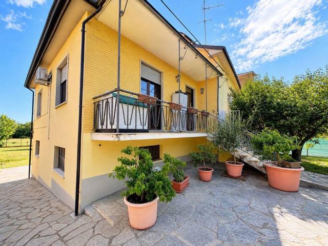 Villa Indipendente in vendita a Santa Maria Della Versa, Lombardia