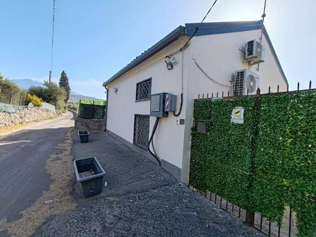 Villa Indipendente in vendita a Santa Maria Di Licodia, Sicilia
