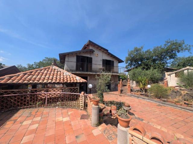 Villa Indipendente in vendita a Santa Maria Di Licodia, Sicilia