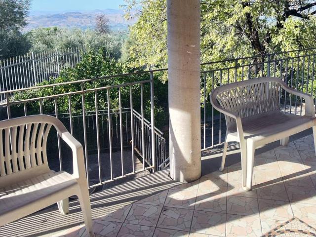 Villa Indipendente in vendita a Santa Maria di Licodia, Catania