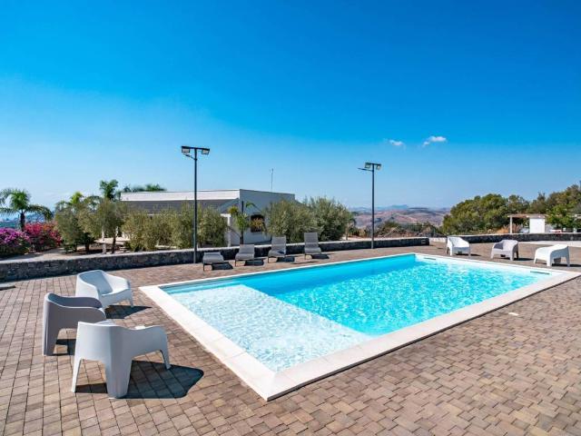 Villa Indipendente in vendita a Santa Maria Di Licodia, Sicilia
