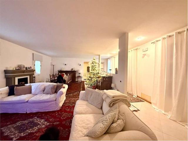 Villa Indipendente in vendita a Villanova Di Camposanpiero, Veneto