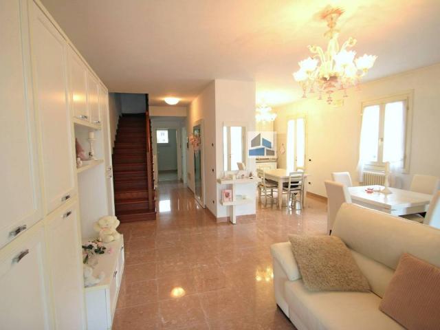 Villa Indipendente in vendita a Villanova Di Camposanpiero, Veneto