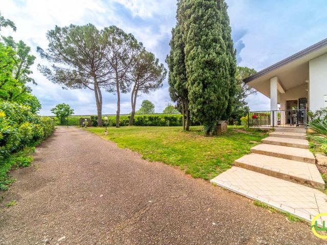 Villa Indipendente in vendita a Santa Maria La Longa, Friuli-Venezia Giulia