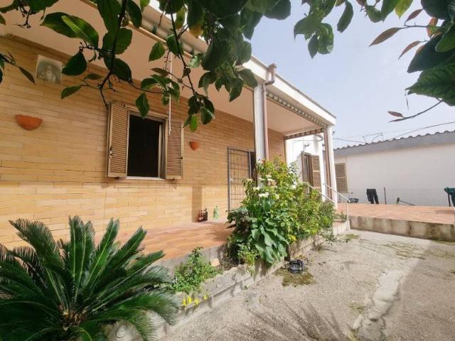 Villa Indipendente in vendita a Colfiorito, Santa Marinella