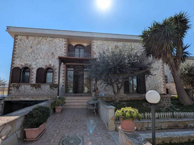 Villa Indipendente in vendita a Colfiorito, Roma Capitale