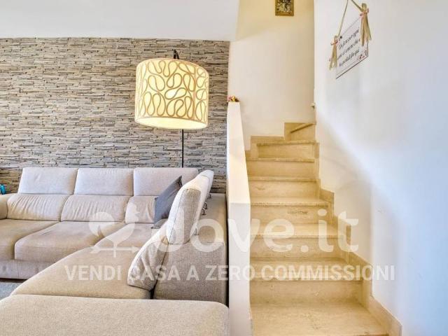 Villa Indipendente in vendita a Colfiorito, Roma Capitale