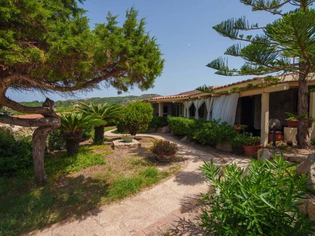 Villa Indipendente in vendita a Capo Testa, Santa Teresa Gallura