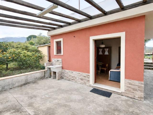 Villa Indipendente in vendita a Santa Venerina, Sicilia