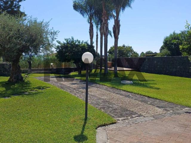 Villa Indipendente in vendita a Santa Venerina, Sicilia