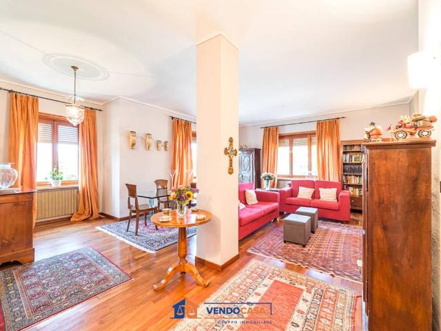 Villa Indipendente in vendita a Cinzano, Piemonte