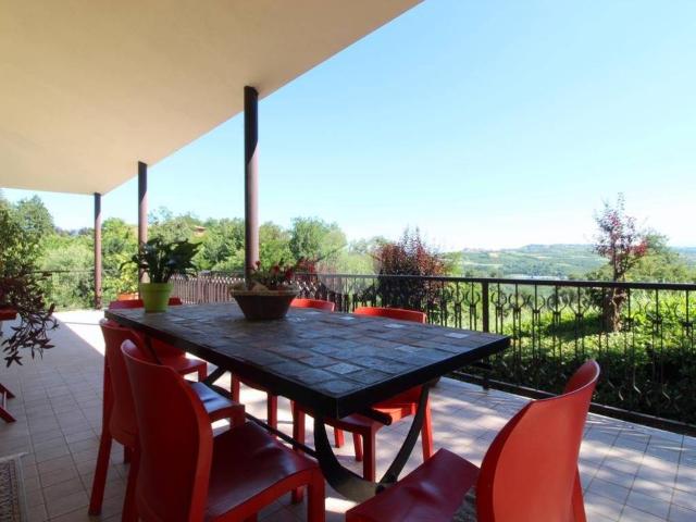 Villa Indipendente in vendita a Cinzano, Piemonte