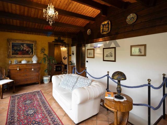 Villa Indipendente in vendita a Cinzano, Piemonte